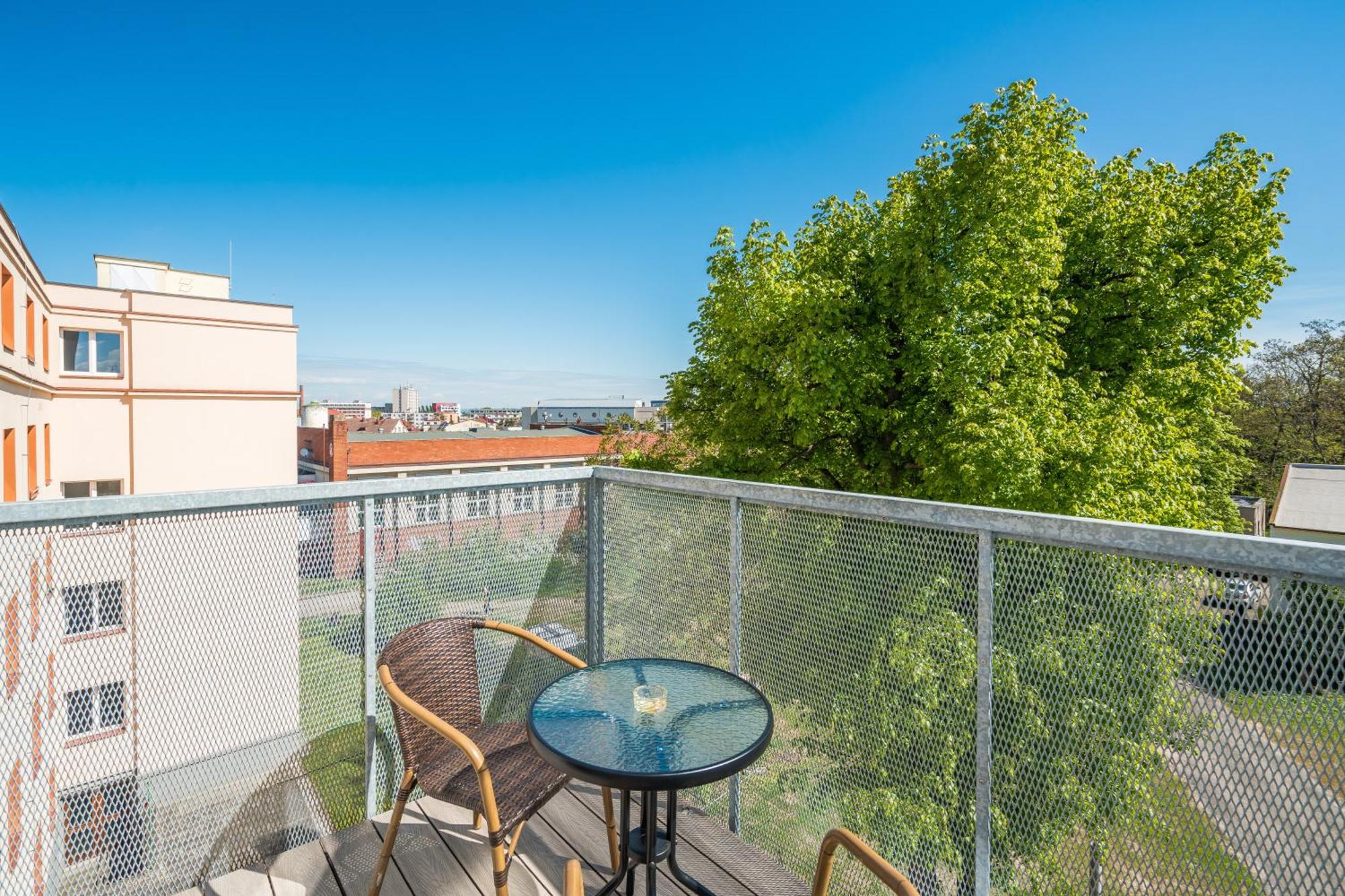 Perla Hradce 302 Appartement Hradec Králové Buitenkant foto